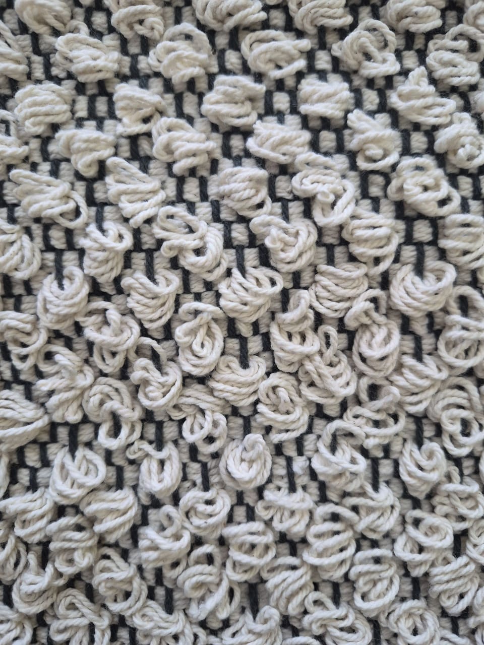 FULL BOBBLES BATH MAT