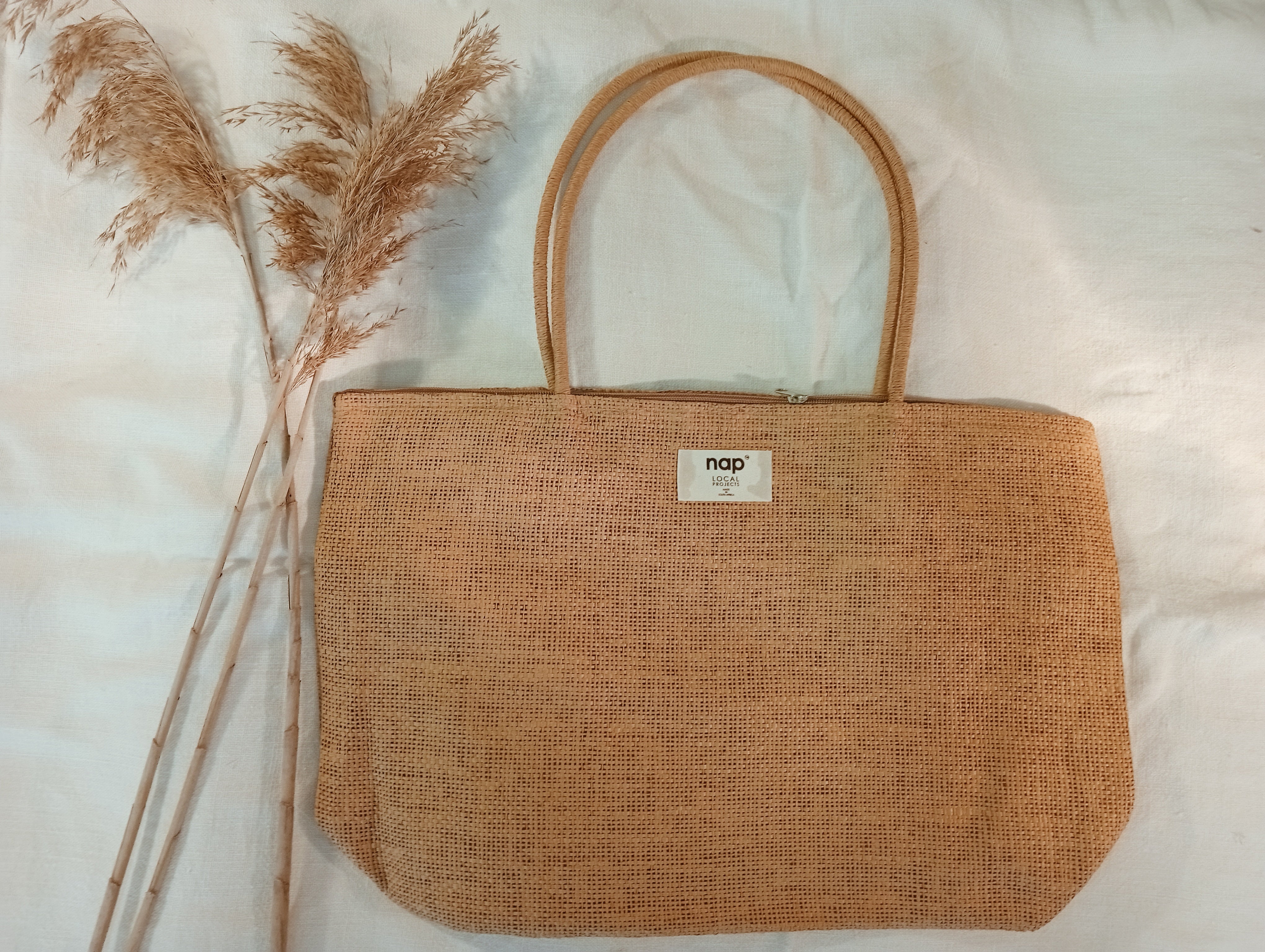 PAPER STRAW TOTE BAG