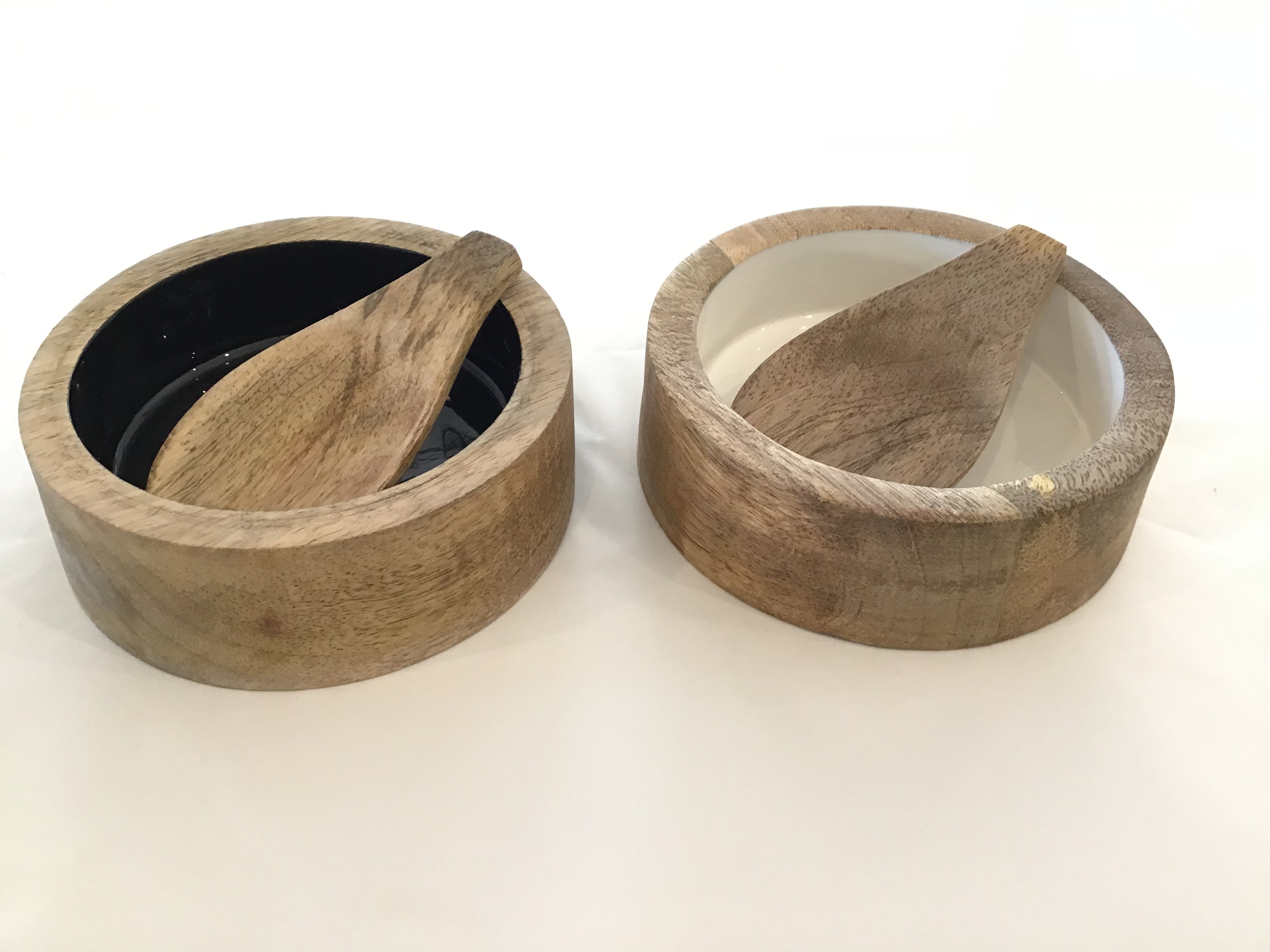 WOOD & ENAMEL ROUND SET
